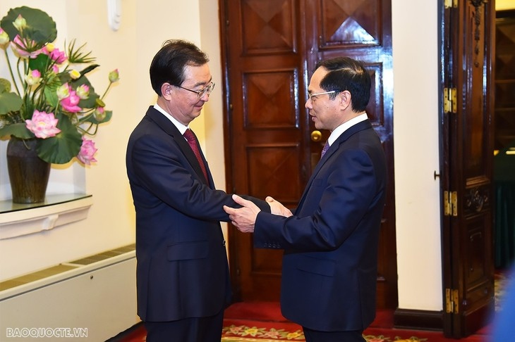 Vietnam, China positive on remarkable progress in bilateral ties